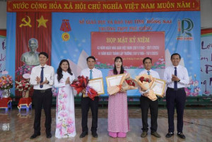5 thầy, cô giáo của Trường THPT Phú Riềng vinh dự được Huân chương Lao động hạng Ba và bằng khen của Thủ tướng Chính phủ