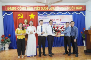 CHỦ TỊCH UBND XÃ NGUYỄN DANH TÙNG THĂM, CHÚC MỪNG CÁC TRƯỜNG NHÂN KỶ NIỆM NGÀY NHÀ GIÁO VIỆT NAM 20/11