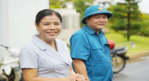 Bí thư Đảng ủy Nguyễn Thị Xuân Hòa gặp gỡ, động viên lực lượng dân quân trước kiểm tra bắn đạn thật