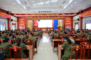 TẬP HUẤN NGHIỆP VỤ CHO LỰC LƯỢNG THAM GIA BẢO VỆ AN NINH, TRẬT TỰ Ở CƠ SỞ