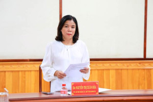 BÍ THƯ ĐẢNG ỦY NGUYỄN THỊ XUÂN HÒA LÀM VIỆC VỚI TRUNG TÂM DỊCH VỤ TỔNG HỢP XÃ