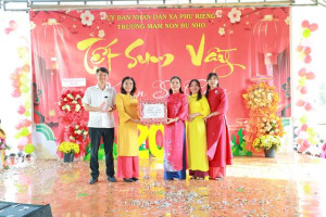 TRẺ MẦM NON CỦA TRƯỜNG MẦM NON BÙ NHO HÀO HỨNG TRẢI NGHIỆM NGHỀ TRUYỀN THỐNG NGÀY TẾT