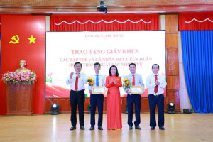 XÃ PHÚ RIỀNG HỌP MẶT KỶ NIỆM 96 NĂM NGÀY THÀNH LẬP ĐẢNG CỘNG SẢN VIỆT NAM