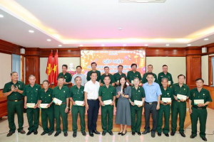 XÃ PHÚ RIỀNG: KHÔNG KHÍ ẤM CÚNG, THÂN TÌNH TẠI BUỔI GẶP MẶT, CHÚC TẾT BAN CÔNG TÁC MẶT TRẬN VÀ CÁC ĐOÀN THỂ Ở CÁC KHU DÂN CƯ