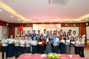 ĐẢNG BỘ CÁC CƠ QUAN ĐẢNG XÃ PHÚ RIỀNG HỌP MẶT, CHÚC XUÂN CÁN...