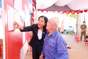 Tinh thần trách nhiệm của cử tri 87 tuổi trong Ngày hội bầu cử