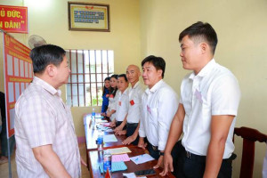 ĐẠI TÁ LÂM VĂN LONG, PHÓ GIÁM ĐỐC CÔNG AN TỈNH ĐỒNG NAI KIỂM TRA CÔNG TÁC BẢO ĐẢM ANTT TẠI CÁC ĐIỂM BẦU CỬ CỦA 2 XÃ PHÚ RIỀNG VÀ PHÚ TRUNG