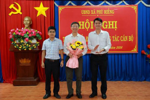 XÃ PHÚ RIỀNG TRAO QUYẾT ĐỊNH ĐIỀU ĐỘNG, BỔ NHIỆM HIỆU TRƯỞNG 2 TRƯỜNG TIỂU HỌC  