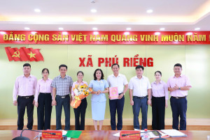 PHÚ RIỀNG: CÔNG BỐ QUYẾT ĐỊNH THÀNH LẬP BAN ĐẠI DIỆN HĐQT NGÂN HÀNG CSXH XÃ