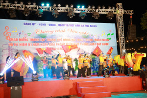 XÃ PHÚ RIỀNG RỰC RỠ CHƯƠNG VĂN NGHỆ CHÀO MỪNG 51 NĂM THỐNG NHẤT ĐẤT NƯỚC VÀ THÀNH LẬP THÀNH PHỐ ĐỒNG NAI TRỰC THUỘC TRUNG ƯƠNG