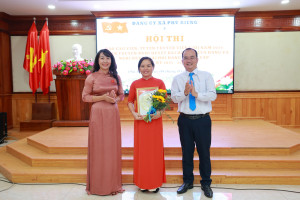 Thí sinh Trần Thị Nguyệt, Chi bộ trường Mẫu giáo Long Phú đạt giải nhất hội thi báo cáo viên, tuyên truyền viên giỏi cấp xã năm 2026