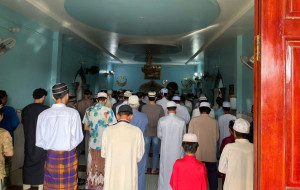Người Chăm theo đạo Hồi, tại xã Phú Riềng trang nghiêm hành lễ, rộn ràng đón Tết Roya Haji
