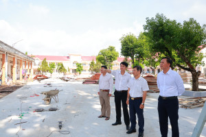 LÃNH ĐẠO XÃ PHÚ RIỀNG KIỂM TRA CÔNG TÁC SỬA CHỮA, NÂNG CẤP TRƯỜNG THCS NGUYỄN DU