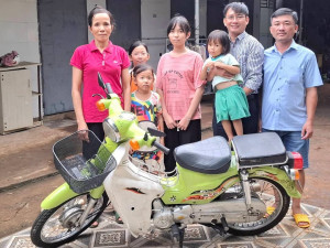 Lan tỏa yêu thương, tiếp sức nữ sinh vượt khó đến trường