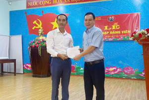 CHI BỘ THÔN PHÚ HƯNG SINH HOẠT THƯỜNG KỲ THÁNG 7 GẮN VỚI KIỆN TOÀN TỔ CHỨC