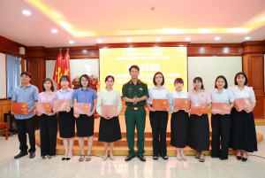 BẾ GIẢNG LỚP BỒI DƯỠNG KIẾN THỨC QUỐC PHÒNG VÀ AN NINH ĐỐI TƯỢNG 4 NĂM 2026