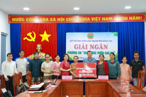 PHÚ RIỀNG: 10 HỘI VIÊN NÔNG DÂN ĐƯỢC HỖ TRỢ VAY VỐN 500 TRIỆU ĐỒNG CHĂM SÓC VƯỜN CAO SU