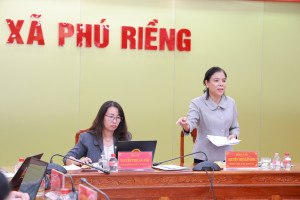 -	THƯỜNG TRỰC ĐẢNG ỦY XÃ PHÚ RIỀNG LÀM VIỆC VỚI BÍ THƯ CHI BỘ, TRƯỞNG 6 THÔN SAU SÁP NHẬP