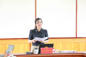 Phó Bí thư Thường trực Đảng ủy, Chủ tịch HĐND xã Nguyễn Thị Lan Anh làm việc với các tổ chức chính trị - xã hội xã