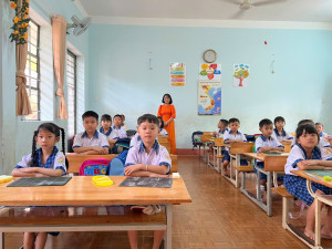 Hơn 650 học sinh lớp 1 của xã Phú Riềng tựu trường