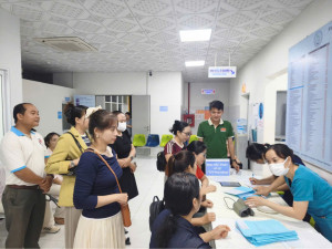 CÁN BỘ, NHÂN VIÊN TRẠM Y TẾ XÃ PHÚ RIỀNG ĐƯỢC KHÁM SỨC KHỎE ĐỊNH KỲ