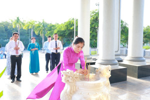 XÃ PHÚ RIỀNG DÂNG HƯƠNG TƯỞNG NIỆM CÁC ANH HÙNG LIỆT SĨ NHÂN KỶ NIỆM CÁCH MẠNG THÁNG TÁM VÀ QUỐC KHÁNH 2/9
