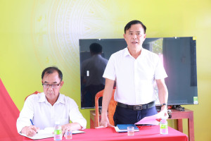 CHỦ TỊCH UBND XÃ PHÚ RIỀNG NGUYỄN DANH TÙNG THĂM, NẮM TÌNH HÌNH VÀ ĐỊNH HƯỚNG HOẠT ĐỘNG CỦA THÔN PHÚ BÌNH SAU SÁP NHẬP