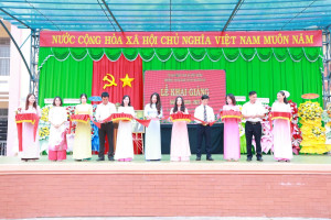 TRƯỜNG THCS NGUYỄN DU RỘN RÀNG KHAI GIẢNG TẠI CƠ SỞ MỚI