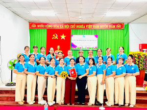 HỘI LHPN XÃ PHÚ RIỀNG RA MẮT MÔ HÌNH ĐIỂM “HƯỚNG DẪN VIÊN SỐ 1+1” TẠI THÔN PHÚ HIỆP