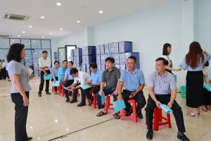 BÍ THƯ ĐẢNG ỦY XÃ PHÚ RIỀNG NGUYỄN THỊ XUÂN HÒA KIỂM TRA...