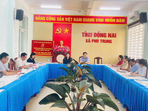 UBND xã Phú Trung làm việc với Ban Giám hiệu 05 trường học trên địa bàn xã về giao biên chế năm học 2025 – 2026.