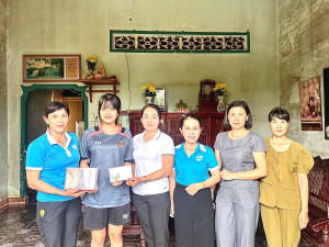 “MẸ ĐỠ ĐẦU” TIẾP THÊM ĐỘNG LỰC CHO CON TRONG DỊP KHAI GIẢNG NĂM HỌC MỚI