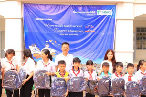 TRAO QUÀ TIẾP SỨC HỌC SINH VƯỢT KHÓ – VUI BƯỚC ĐẾN TRƯỜNG NĂM HỌC 2025 – 2026 TẠI XÃ PHÚ TRUNG