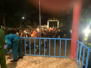 CÁN BỘ XÃ PHÚ TRUNG VÌ NHÂN DÂN PHỤC VỤ TRONG ĐỢT PHÁT QUÀ TẾT ĐỘC LẬP 02/9