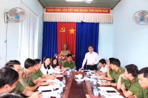 HỌP KIỂM ĐIỂM ĐÁNH GIÁ, XẾP LOẠI TẬP THỂ, CÁ NHÂN CHI BỘ CÔNG AN XÃ PHÚ TRUNG NĂM 2025