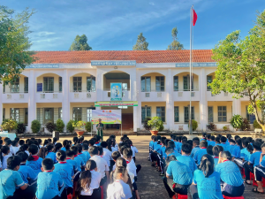 GIÁO DỤC TRUYỀN THỐNG YÊU NƯỚC CHO THẾ HỆ TRẺ QUA HOẠT ĐỘNG KỶ NIỆM NGÀY THÀNH LẬP QUÂN ĐỘI NHÂN DÂN VIỆT NAM