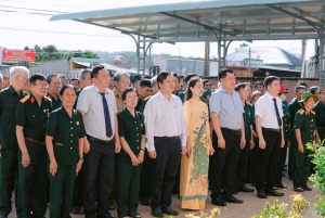 PHÚ TRUNG: TRANG TRỌNG TỔ CHỨC LỄ VIẾNG NHÀ BIA TƯỞNG NIỆM CÁC ANH HÙNG LIỆT SỸ NHÂN NGÀY THÀNH LẬP QUÂN ĐỘI NHÂN DÂN VIỆT NAM