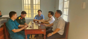 Lãnh đạo Đảng ủy, UBND xã thăm và làm việc với Ban Chỉ huy Quân sự xã