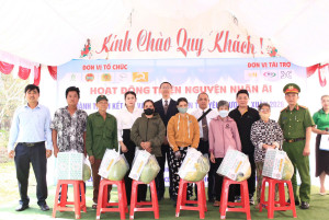 Xã Phú Trung: Trao hơn 200 phần quà Xuân 2026 trong hành trình "Kết nối và lan tỏa yêu thương"