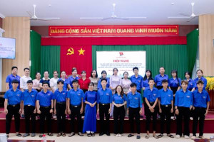 ĐIỂM TỰA NIỀM TIN: LÃNH ĐẠO XÃ PHÚ TRUNG THĂM VÀ ĐỘNG VIÊN ĐỘI HÌNH THANH NIÊN TÌNH NGUYỆN TRƯỚC THỀM "NGÀY HỘI NON SÔNG"