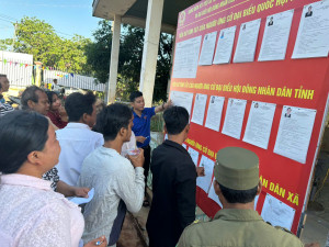 TUỔI TRẺ XÃ PHÚ TRUNG XUNG KÍCH, TÌNH NGUYỆN PHỤC VỤ NGÀY BẦU CỬ 15/3