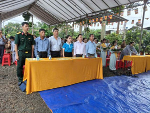 LÃNH ĐẠO XÃ PHÚ TRUNG THĂM, TẶNG QUÀ CHÚC MỪNG TỊNH XÁ   NGỌC DUYÊN NHÂN ĐẠI LỄ PHẬT ĐẢN 2026