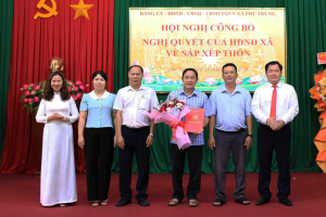 XÃ PHÚ TRUNG TỔ CHỨC HỘI NGHỊ CÔNG BỐ NGHỊ QUYẾT SẮP XẾP THÔN TRÊN ĐỊA BÀN XÃ