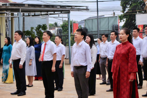 XÃ PHÚ TRUNG TỔ CHỨC LỄ CHÀO CỜ ĐẦU THÁNG 7
