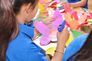 TUỔI TRẺ PHÚ TRUNG TỔ CHỨC WORKSHOP “LÀM HOA ĐĂNG” TRI ÂN CÁC ANH HÙNG LIỆT SĨ