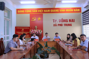 XÃ PHÚ TRUNG THAM DỰ HỘI NGHỊ TRỰC TUYẾN SƠ KẾT THỰC HIỆN KẾ HOẠCH PHÁT TRIỂN KINH TẾ - XÃ HỘI, QUỐC PHÒNG - AN NINH 6 THÁNG ĐẦU NĂM; TRIỂN KHAI NHIỆM VỤ 6 THÁNG CUỐI NĂM 2026