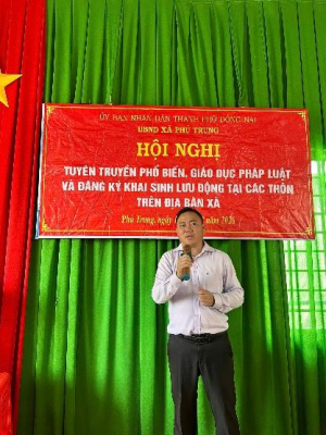 VĂN PHÒNG HĐND VÀ UBND TRIỂN KHAI TUYÊN TRUYỀN PHỔ BIẾN GIÁO DỤC PHÁP LUẬT VÀ ĐĂNG KÝ KHAI SINH LƯU ĐỘNG TẠI THÔN ĐỒNG TIẾN, XÃ PHÚ TRUNG