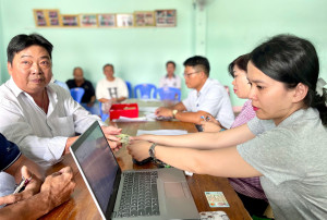 Cấp tiền Tết độc lập tại xã Phú Vinh