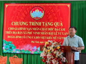 CHƯƠNG TRÌNH TRAO TẶNG QUÀ CHO HỘ NẠN NHÂN CHẤT ĐỘC DA CAM DIOXIN TRÊN ĐỊA BÀN XÃ PHÚ VINH