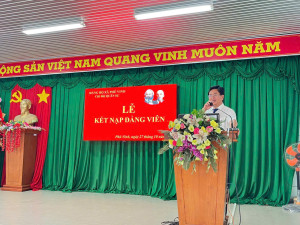 CHI BỘ QUÂN SỰ XÃ PHÚ VINH TỔ CHỨC LỄ KẾT NẠP ĐẢNG VIÊN MỚI